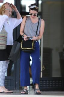 Lena Headey feet photo thumbnail