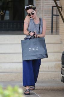 Lena Headey feet photo thumbnail