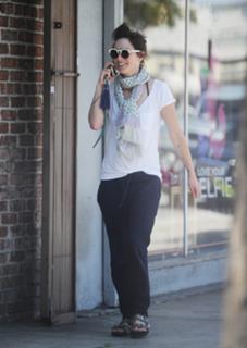 Lena Headey feet photo thumbnail