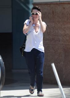 Lena Headey feet photo thumbnail