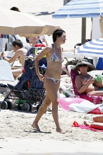 Lena Headey feet photo thumbnail