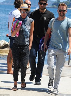 Lena Headey feet photo thumbnail