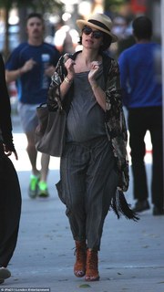Lena Headey feet photo thumbnail