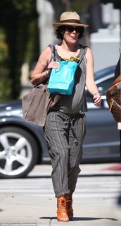 Lena Headey feet photo thumbnail
