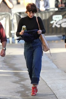 Lena Headey feet photo thumbnail