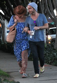 Lena Headey feet photo thumbnail