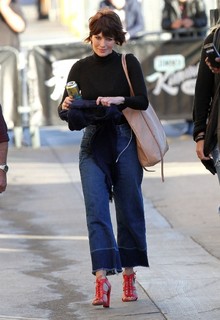Lena Headey feet photo thumbnail