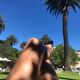 Lena Headey feet photo thumbnail