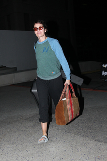 Lena Headey feet photo thumbnail