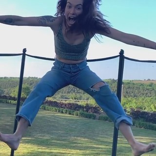 Lena Headey feet photo thumbnail