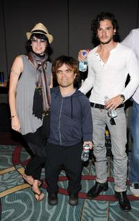 Lena Headey feet photo thumbnail