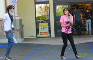 Lena Headey feet photo thumbnail