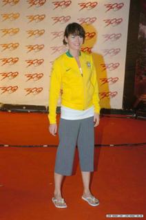 Lena Headey feet photo thumbnail
