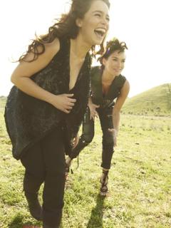 Lena Headey feet photo thumbnail