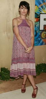 Lena Headey feet photo thumbnail