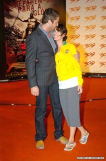 Lena Headey feet photo thumbnail
