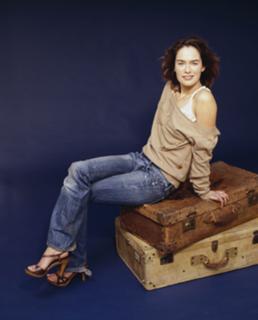 Lena Headey feet photo thumbnail