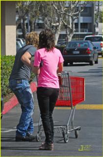 Lena Headey feet photo thumbnail