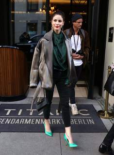 Lena Meyer-Landrut feet photo thumbnail