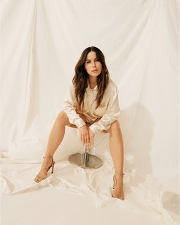 Lena Meyer-Landrut feet photo thumbnail