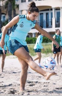 Lena Oberdorf feet photo 3