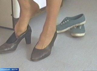 Lena Olin feet photo thumbnail