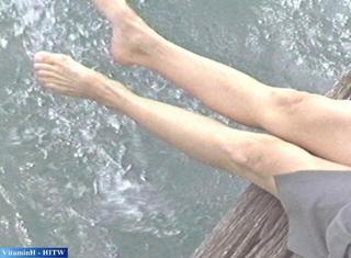 Lena Olin feet photo thumbnail