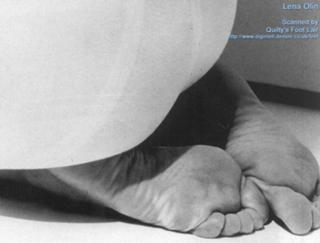 Lena Olin feet photo thumbnail