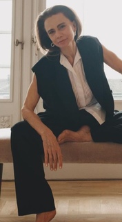 Lena Olin feet photo thumbnail