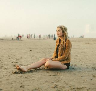 Lenay Olsen feet photo thumbnail