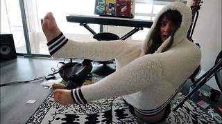 Lenay Olsen feet photo thumbnail