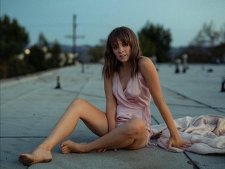 Lenay Olsen feet photo thumbnail