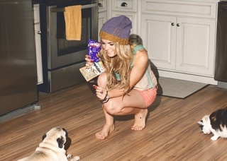 Lenay Olsen feet photo thumbnail