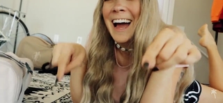 Lenay Olsen feet photo thumbnail