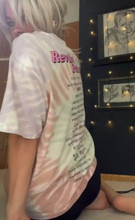 Lenay Olsen feet photo thumbnail