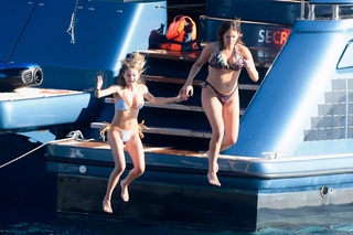 Leni Klum feet photo thumbnail