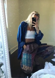 Lennon Stella feet photo 11