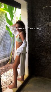 Lennon Stella feet photo 2