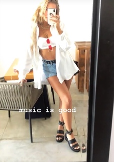 Lennon Stella feet photo 11