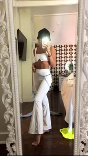 Lennon Stella feet photo 9