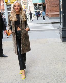 Lennon Stella feet photo 6