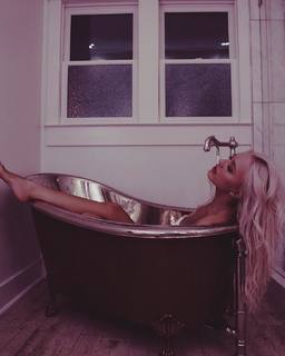 Lennon Stella feet photo 2