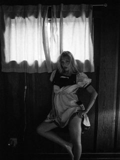 Lennon Stella feet photo 20