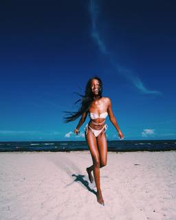 Leomie Anderson feet photo 4