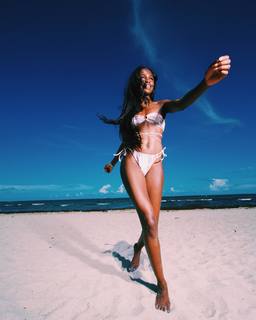 Leomie Anderson feet photo 3