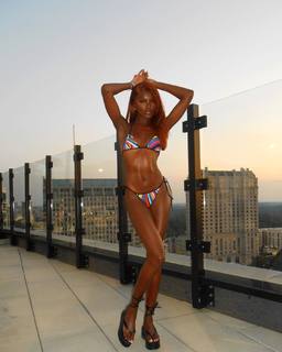 Leomie Anderson feet photo 10