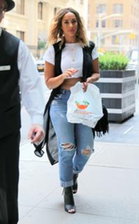 Leona Lewis feet photo thumbnail