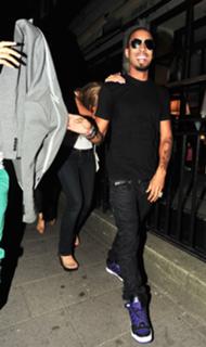 Leona Lewis feet photo thumbnail