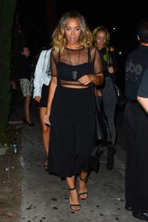 Leona Lewis feet photo thumbnail