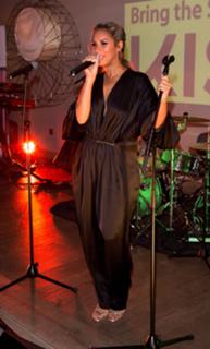 Leona Lewis feet photo thumbnail